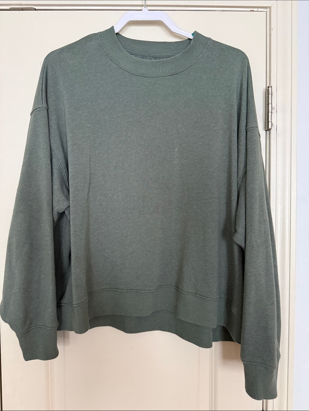 AE women’s oversized pullover sweatshirt